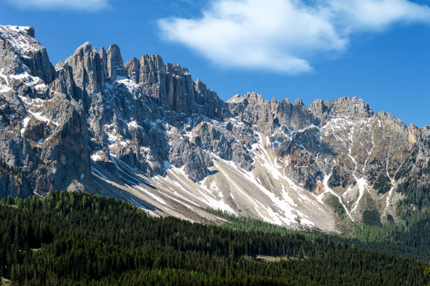 latemar 산 - latemar mountain range 뉴스 사진 이미지