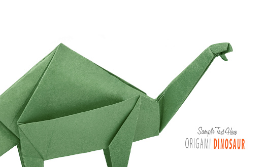 Brontosaurio De Dinosaurio Verde De Papel De Origami Aislado Foto de stock  y más banco de imágenes de Animal - iStock