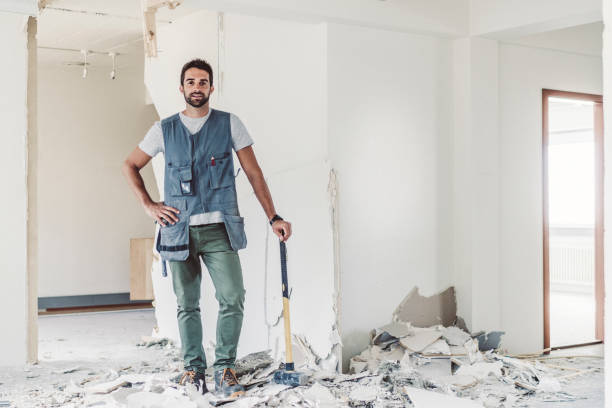carpenter with hammer standing in abandoned room - home improvement work tool hammer portrait imagens e fotografias de stock