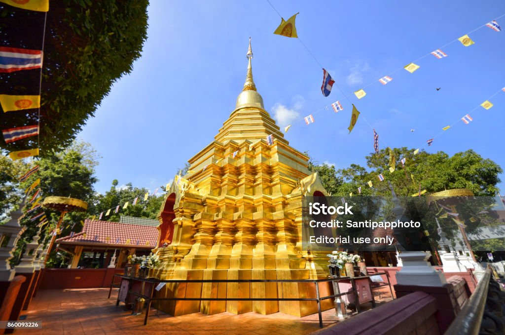 Sareerikkatartsirirak the name of golden pagoda in Wat Phan On (Phan On temple) CHIANG MAI, THAILAND - DECEMBER 20, 2016 : Sareerikkatartsirirak the name of golden pagoda in Wat Phan On (Phan On temple) is the one of the oldest temple in Chiang Mai city. Ancient Stock Photo