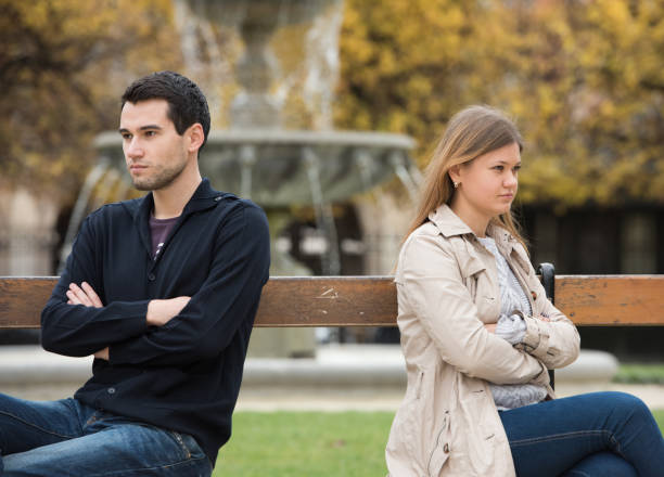 istock love fight in Paris 860096988