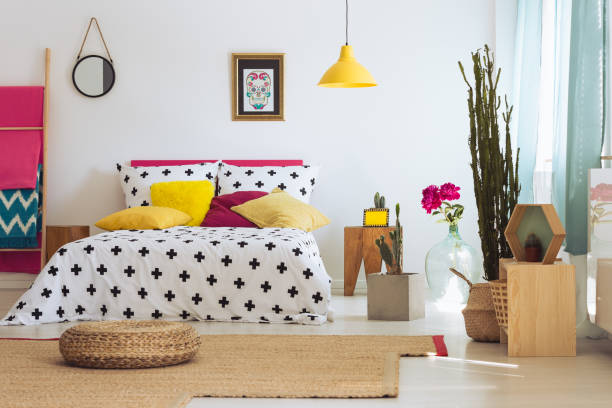 habitación creativa con pintura - decor indoors pillow bedroom fotografías e imágenes de stock