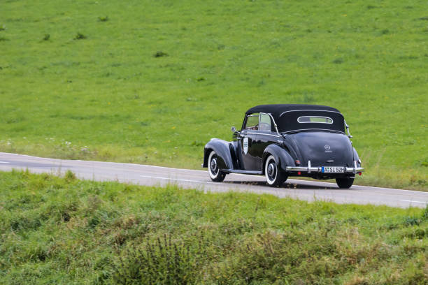 1952 mercedes-benz 220 b cabrio oldtimer araba fuggerstadt klasik 2017 oldtimer rallye adlı - 1952 stok fotoğraflar ve resimler