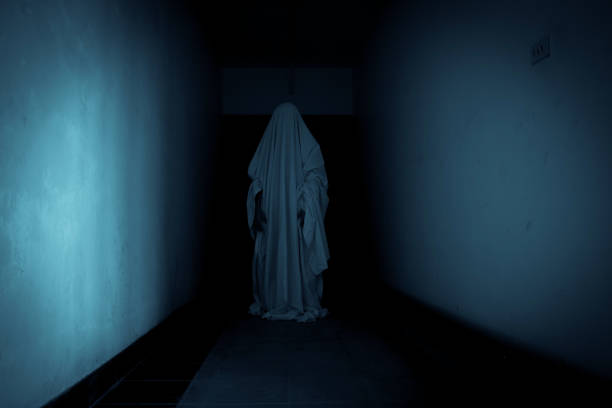 istock Girl in white costume for Halloween 860120274