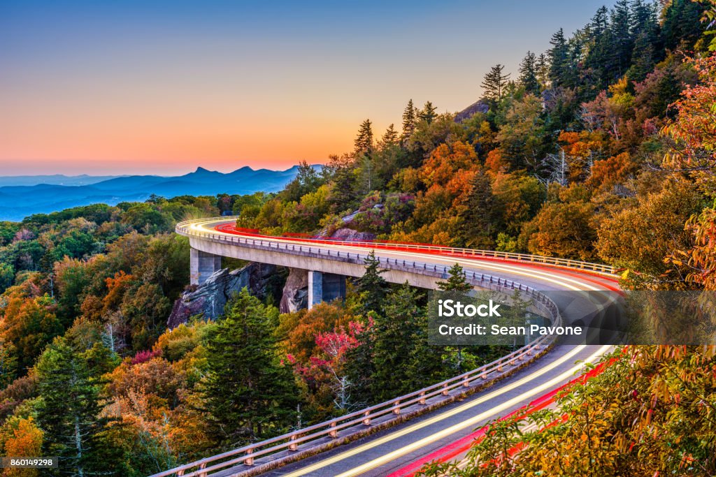 Linn Cove Viaduct Linn Cove Viaduct, Grandfather Mountain, North Carolina, USA. Grandfather Mountain Stock Photo