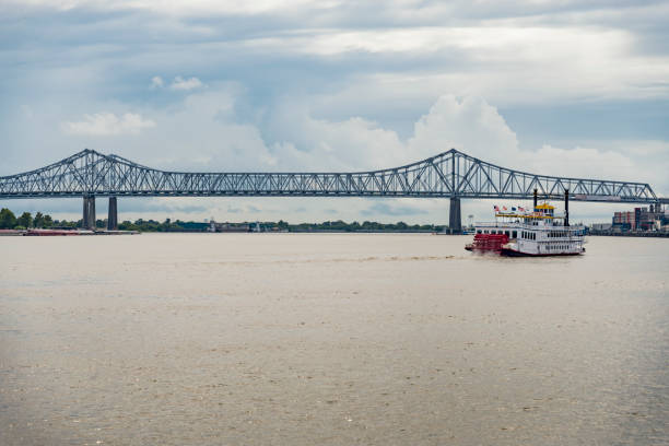istock bridge over the Mississippi river 860187180