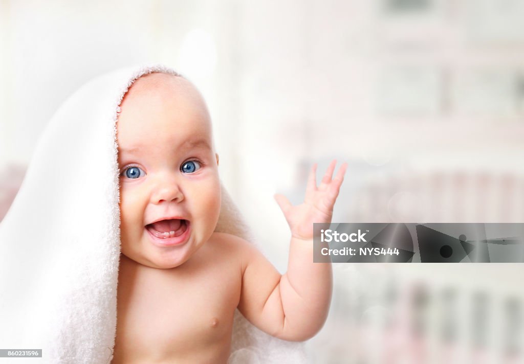 Baby Handtuch auf Unschärfe Hintergrund. - Lizenzfrei Baby Stock-Foto