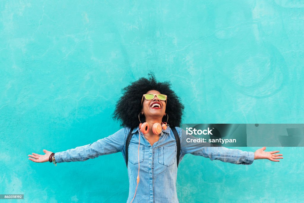 아름 다운 아프리카 미국 여자 재미의 초상화입니다. - 로열티 프리 여자 스톡 사진