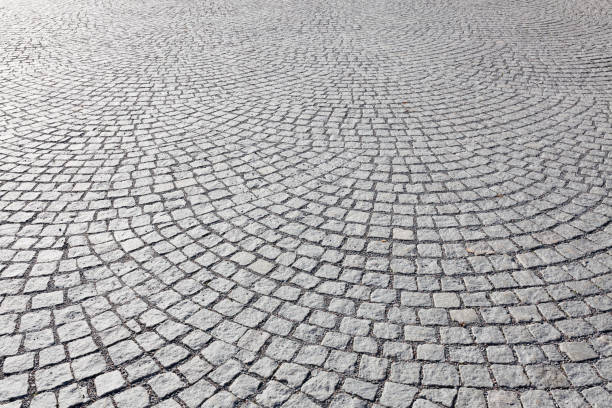 alten quadratischen stein pflaster - paving stone cobblestone road old stock-fotos und bilder