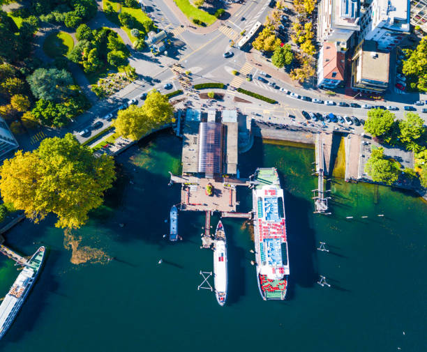 vue aérienne du lac majeur à locarno en suisse - helvetic photos et images de collection