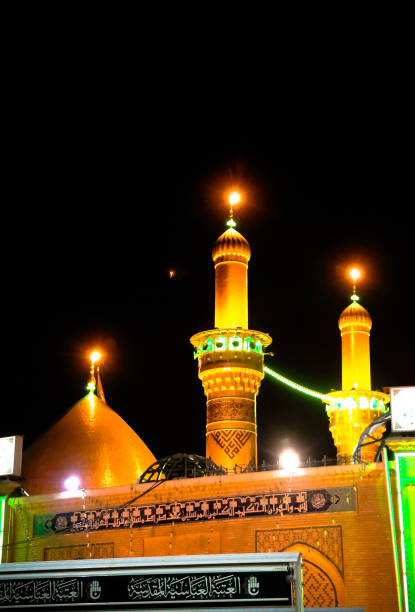 santuario dell'imam hussain ibn ali di notte, karbala, iraq - hussain ibn ali foto e immagini stock