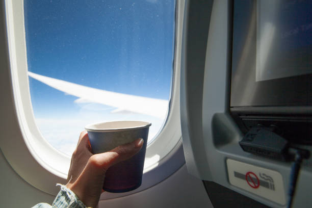 平原にコーヒー ・お茶を飲む - airplane seat ストックフォトと画像