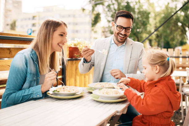 istock Family enjoying restaurant 860471536
