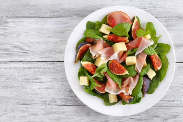 istock salad of spinach, figs, prosciutto, cheese 860504000