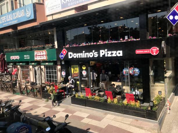 도미노의 피자 carryout 레스토랑 이스탄불 - dominos pizza 뉴스 사진 이미지