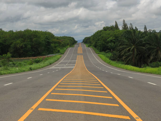 걸리죠 넘실대는 언덕으로 이루어진 road 스톡 사진