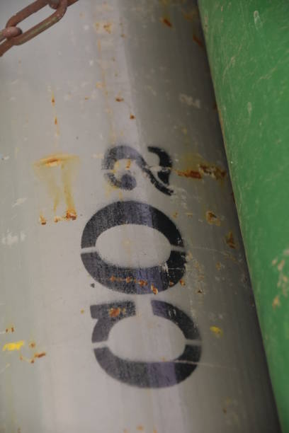 газовые баллоны - oxygen tank cylinder natural gas storage compartment стоковые фото и изображения