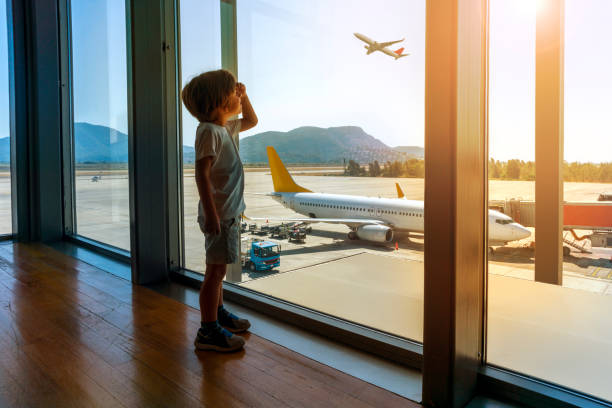 istock Child in airport 860650118