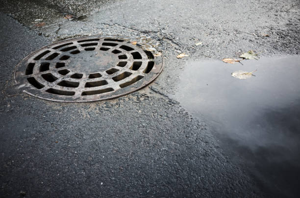 istock Round sewer manhole cover in urban asphalt 860707942