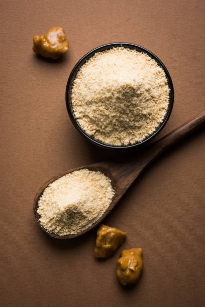 asafoetida cake and powder or hing or heeng - mortar and pestle condiment isolated food imagens e fotografias de stock