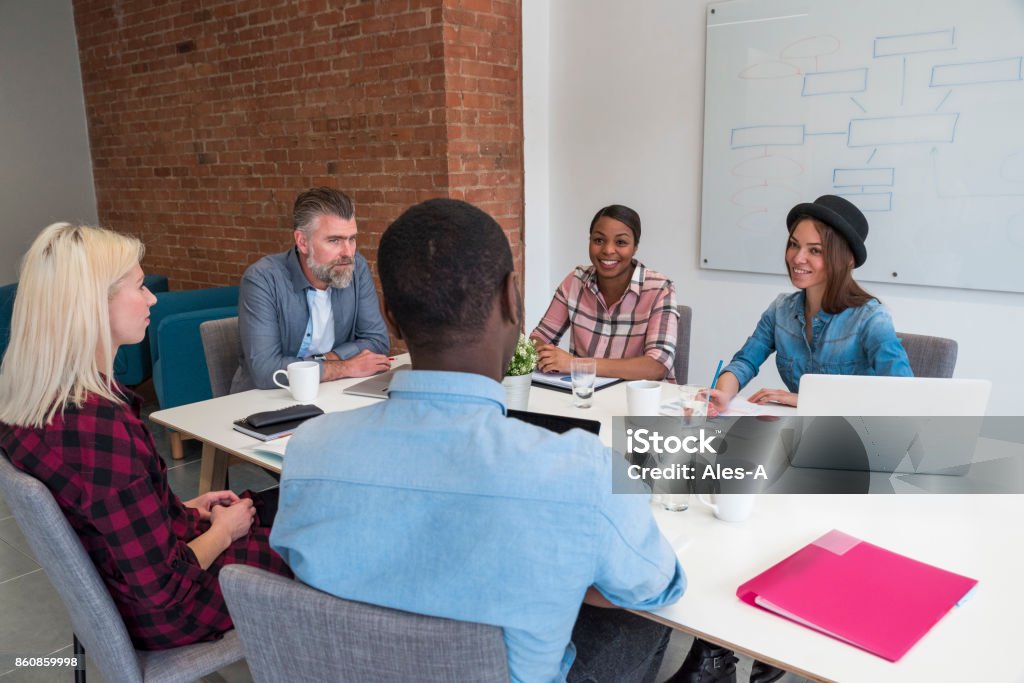 Doanh nhân trong văn phòng - Trả phí Bản quyền Một lần Business Finance and Industry Bức ảnh sẵn có Doanh nhân trong văn phòng - Trả phí Bản quyền Một lần Business Finance and Industry Bức ảnh sẵn có