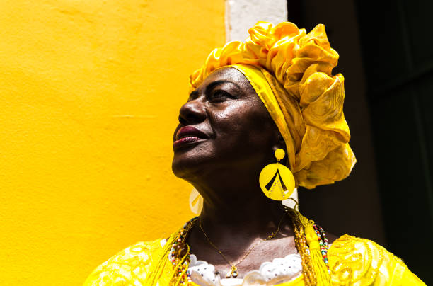 femme brésilienne d’ascendance africaine, bahia, brésil - coiffure afro photos et images de collection