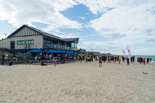 edithvale life saving club a port phillip bay a melbourne - edithvale foto e immagini stock