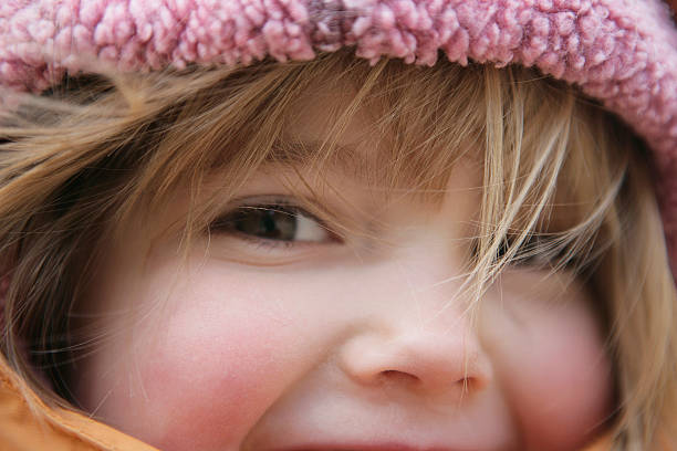 close up on small girl's face in winter - 24120 ストックフォトと画像