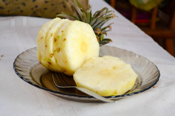 Ring of pineapples cut in several portions.