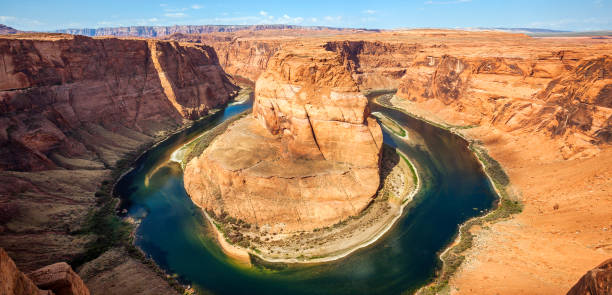 istock Horizontal view of Horseshoe Bend 861030846