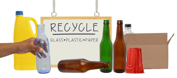 symbole de recyclage - disposable cup plastic beer bottle photos et images de collection