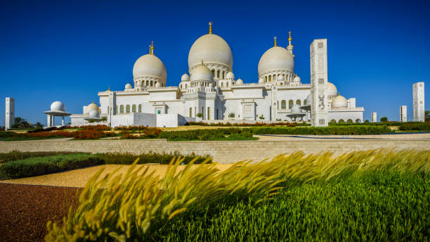 istock Sheikh Zayed Grand Mosque in Abu Dhabi 4 861083372