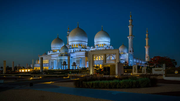 istock Sheikh Zayed Grand Mosque in Abu Dhabi 6 861086446