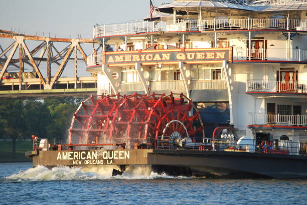 American Queen is said to be the largest river steamboat ever built. It's probably a wonderful experience to discover America from a river perspective, specially if you're a  nature  and history lover. Here the steamboat is at the port in Louisville, Kentucky. Passengers gather outside to see the city, and also waive to people looking at.