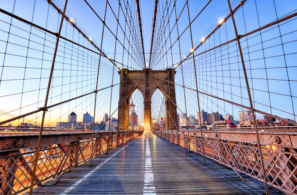 nueva york, puente brooklyn en la noche, estados unidos - brooklyn bridge fotografías e imágenes de stock