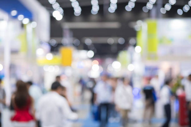 istock Blurred exhibition event in hall with many people on background 861230274
