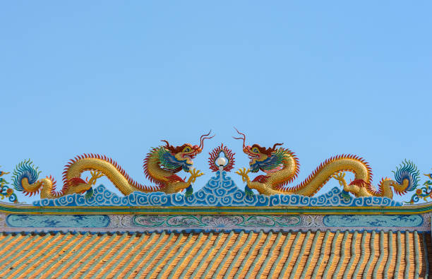 colore drago cinese pieno di cielo blu - photography metal traditional culture full foto e immagini stock