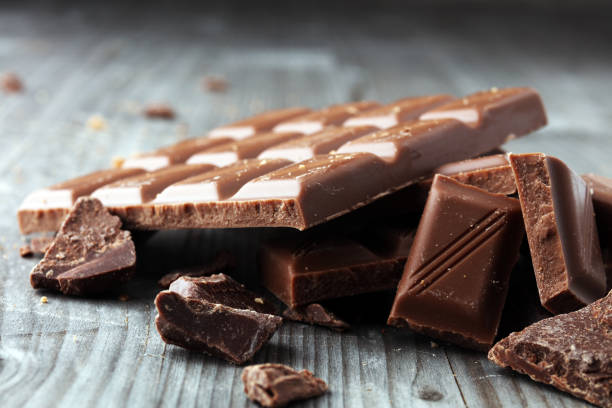 istock Dark Chocolate chunks and stacked broken chocolate bar 861311426