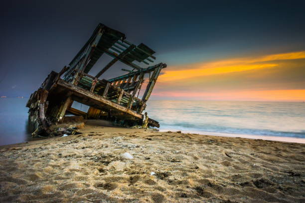 istock boat crashes in the sea. Climate change 861317632