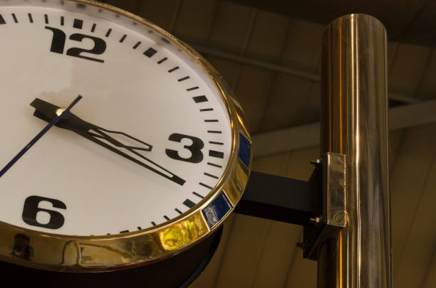 istock The hour of the platform 861333026