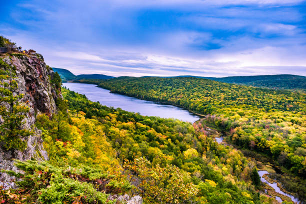 istock Lake of the Clouds 861364824