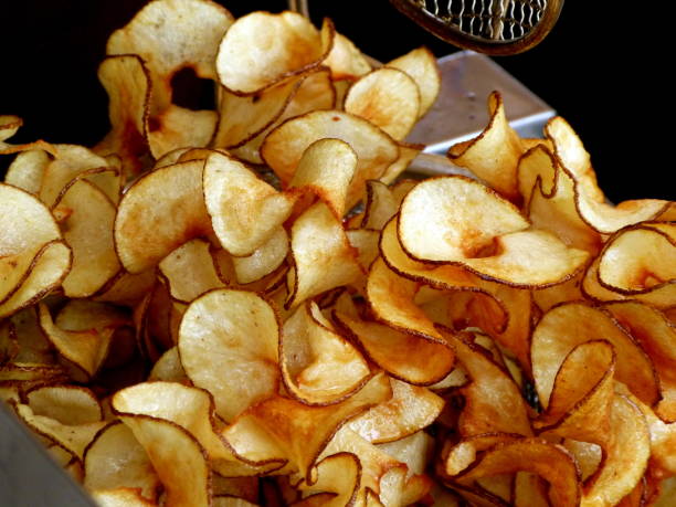chips kettle - fingerling potato yukon gold potato vegetable raw potato photos et images de collection