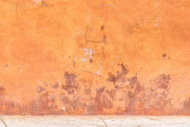 alten mediterranen stuck-mauer und pflaster hintergrundtextur - stucco wall textured textured effect stock-fotos und bilder