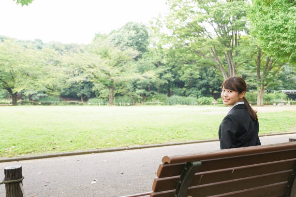 istock Business woman sitting on the bench 861477102