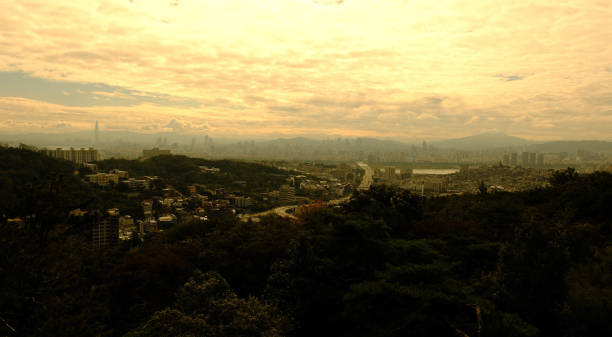 istock Seoul Cityscape at Sunrise 861504880