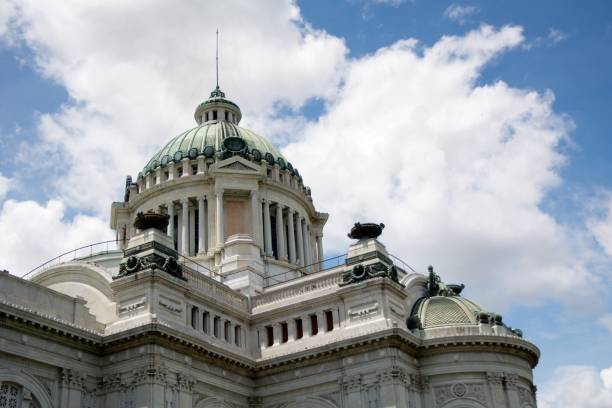 istock Ananta Samakhom Throne Hall at Bright Blue Sky 861508022