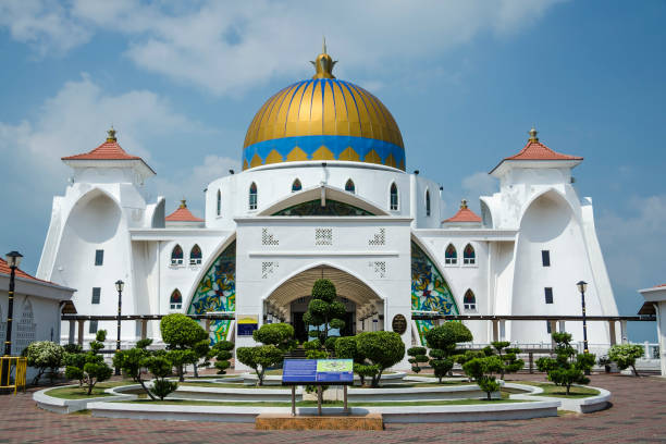 istock Malacca Straits Mosque, Melaka, Malaysia 861539280