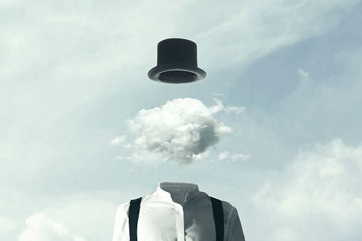 cabezas de hombre surrealista en las nubes photo