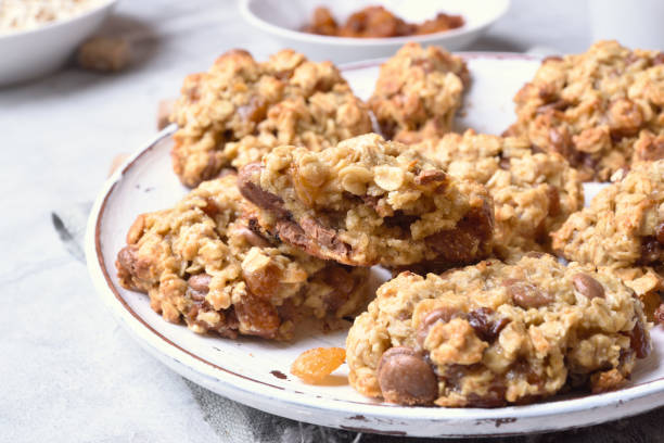 istock Oatmeal cookies with chocolate chips and raisin 861561002