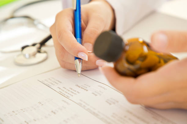 istock Female doctor holding pills on her hand 861600036
